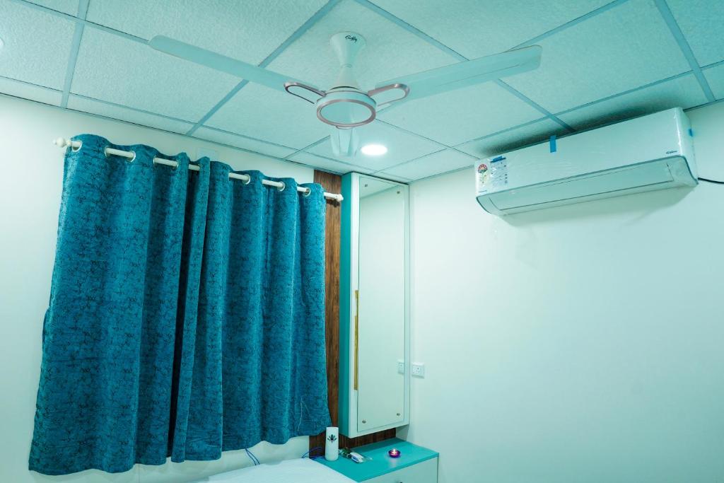 Φωτογραφία από το άλμπουμ του Maneva Comforts σε Ullāl