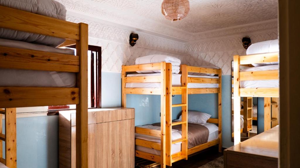 Postel nebo postele na pokoji v ubytování Zeri Surf Camp