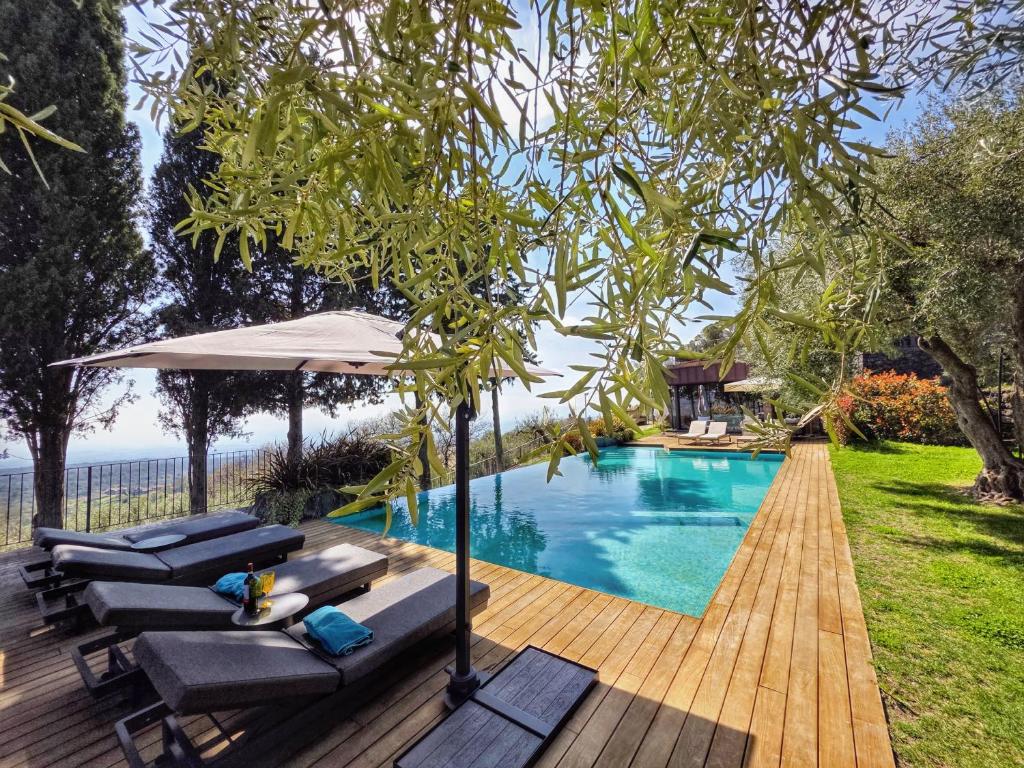 Πισίνα στο ή κοντά στο Rahal Luxury - Private Heated Jacuzzi & Infinity Pool