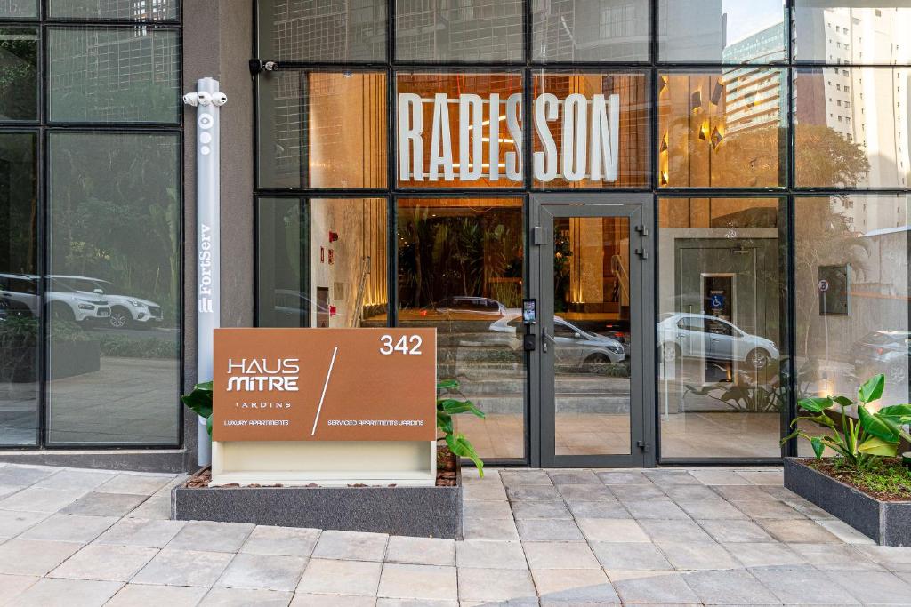 Facaden eller indgangen til Radisson Serviced Apartments Jardins Residencial