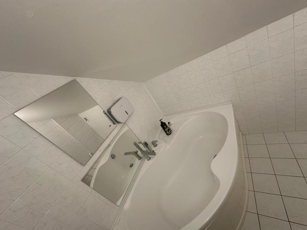 Phòng tắm tại B&M Studio self-check in