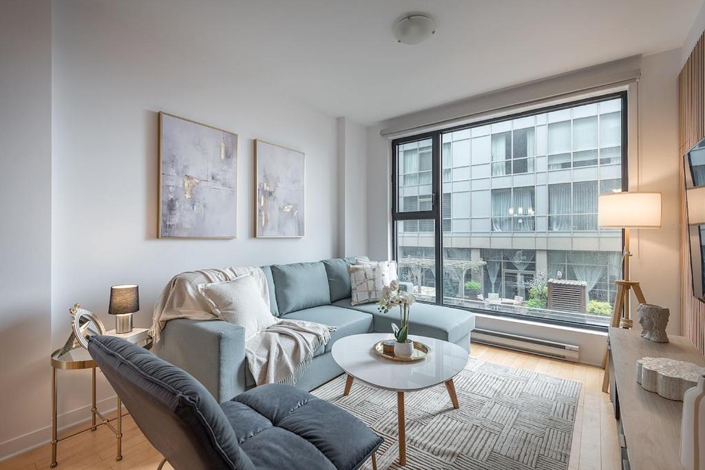 Χώρος καθιστικού στο Old Port Upscale - Free Indoor Parking