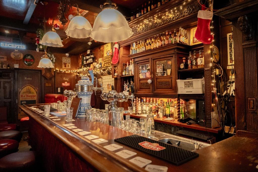 The Old Nickel Hotel - Resim 23