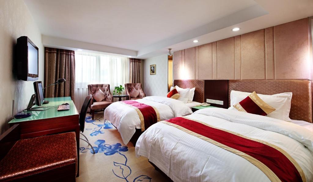 TV a/nebo společenská místnost v ubytování New World Hotel
