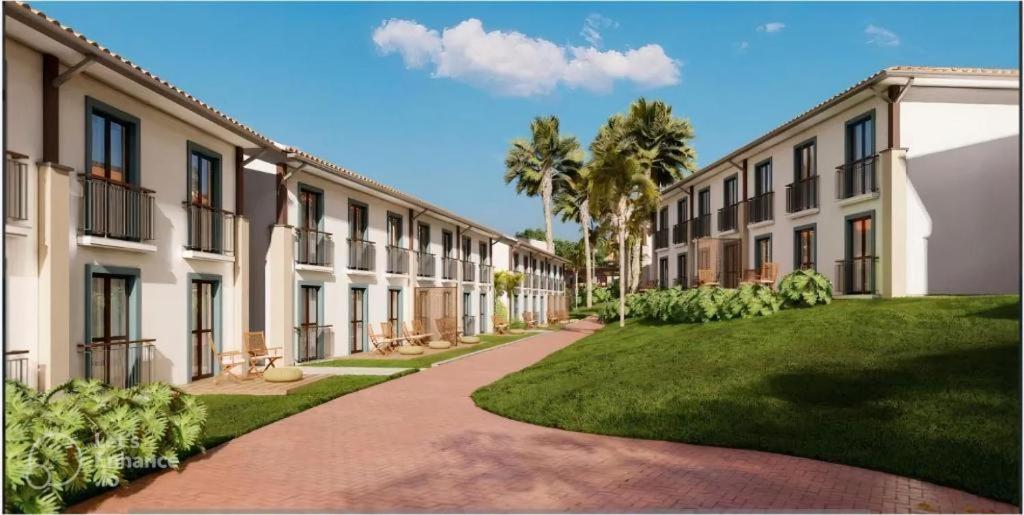 ピレノポリスにあるQSB - Quinta Santa Bárbaraのヤシの木の前の通路