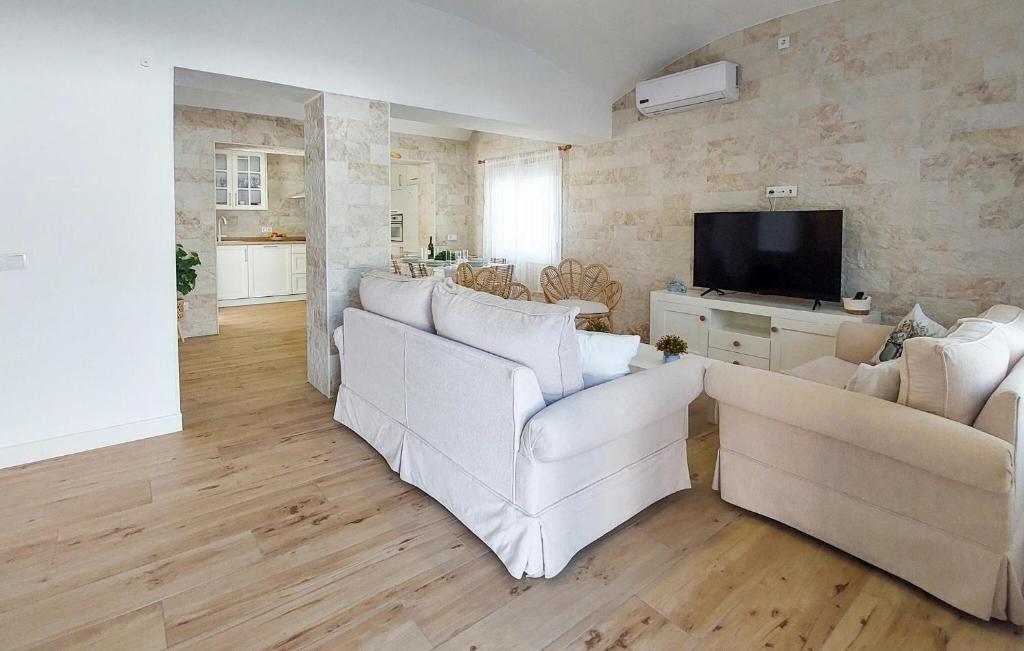 a living room with two white couches and a television at Lovely Home In San Antoniojerez De L With Wifi in La Barca de la Florida