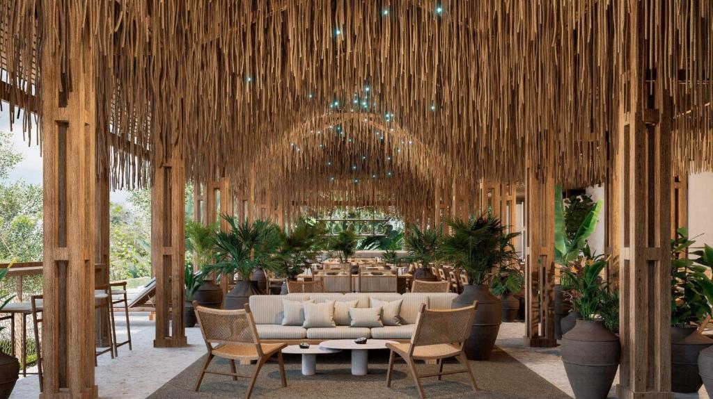 乌维塔Tiki Villas Rainforest Lodge - Adults Only的带沙发、椅子和桌子的客房