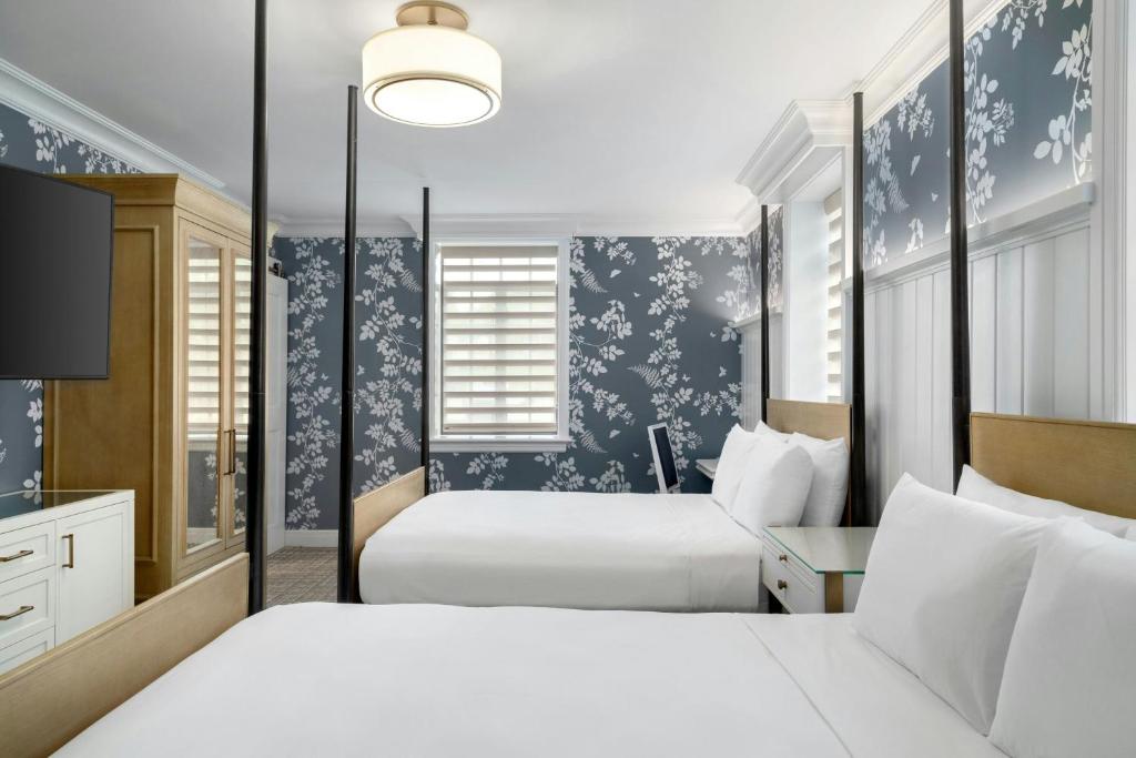 St. Clair Inn - Queen Room With Two Queen Beds And City View