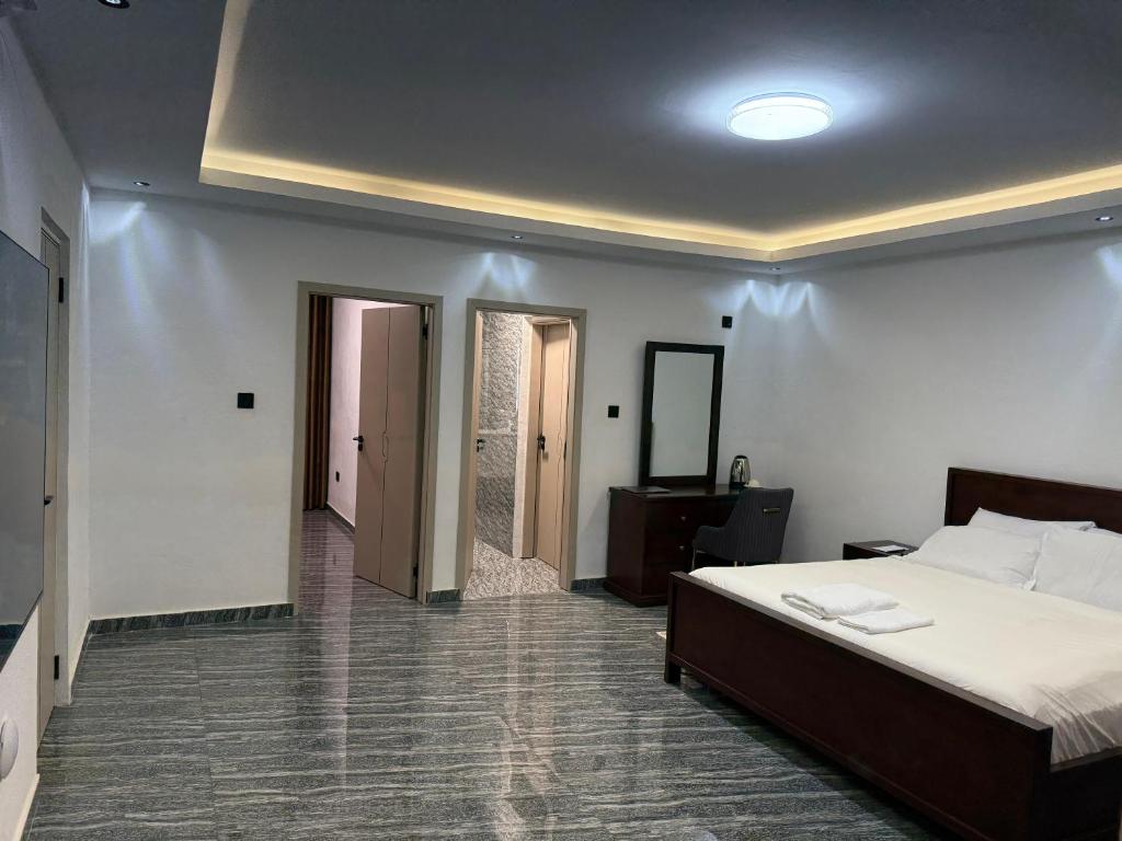 Postel nebo postele na pokoji v ubytování Aberdeen Affordable Luxury Apartment