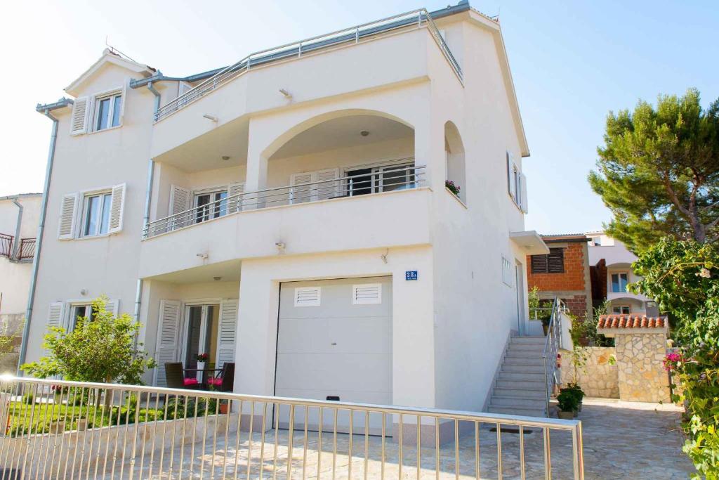 Two-Bedroom Apartment in Okrug Gornji II