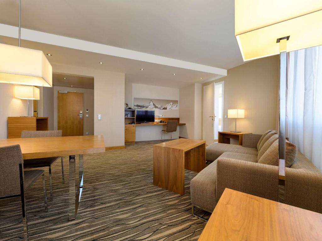 Mövenpick Hotel Geneva - Resim 11