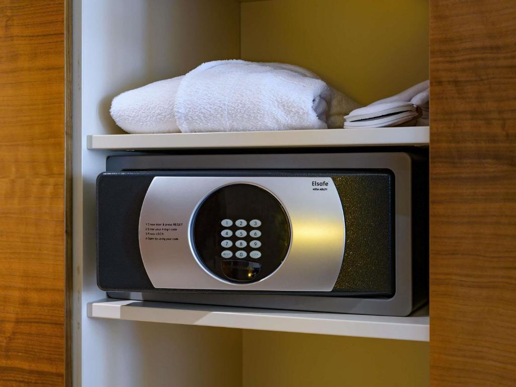 Mövenpick Hotel Geneva - Resim 26