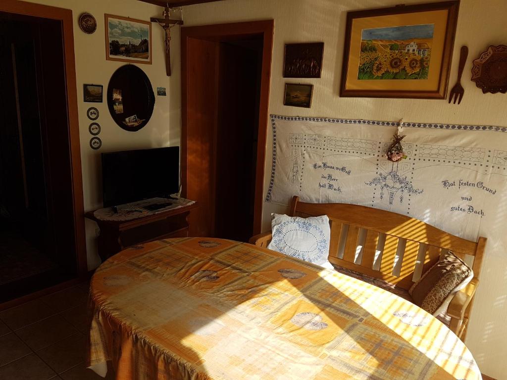 A bed or beds in a room at Ferienhaus Christian