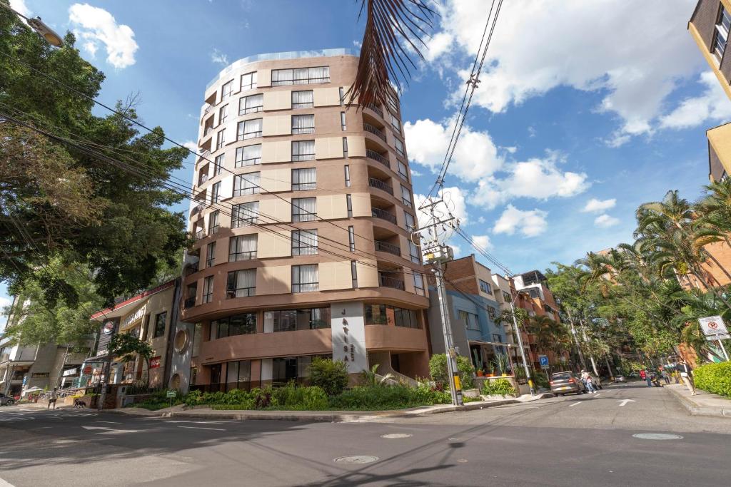 Το κτήριο όπου στεγάζεται  το ξενοδοχείο διαμερισμάτων