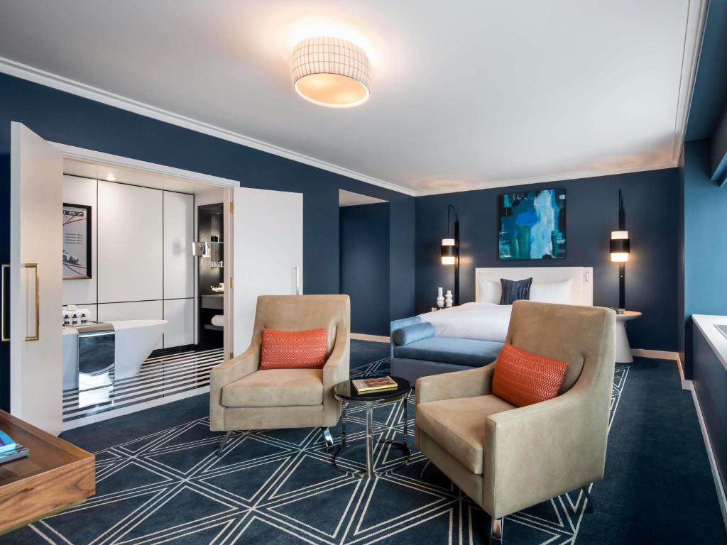 Fairmont The Queen Elizabeth - Resim 40