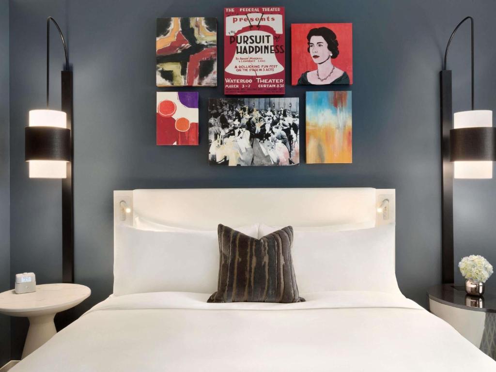 
Fairmont Gold Junior Suite with City View
