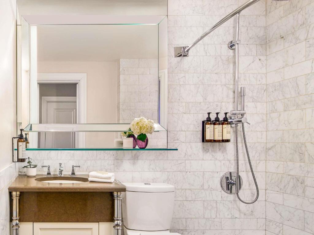 
Deluxe Double Room with Two Double Beds and City View
