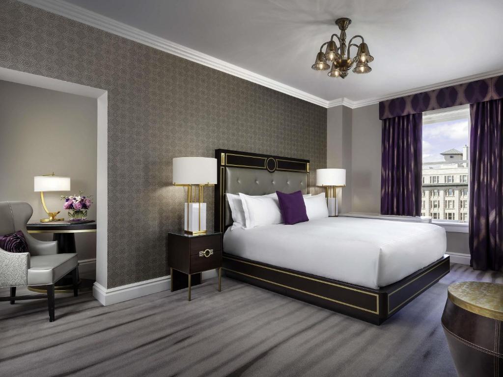 
Fairmont Gold One Bedroom Suite City View 1 King
