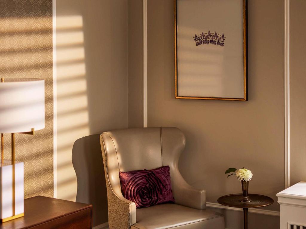 
Fairmont City View 1 Queen
