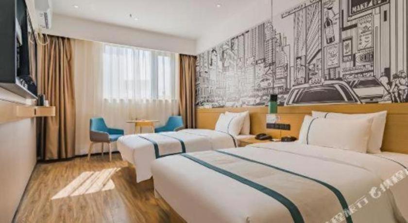 Giường trong phòng chung tại City Comfort Inn Guiyang Airport Future Ark
