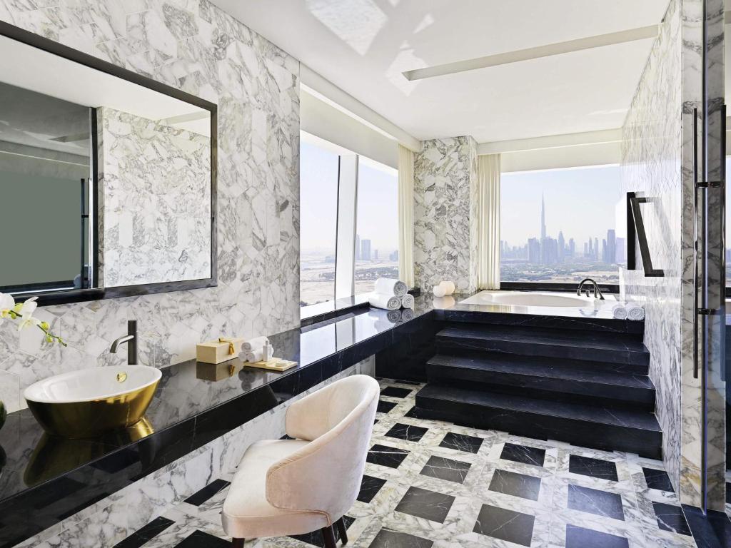 Sofitel Dubai The Obelisk - Resim 32