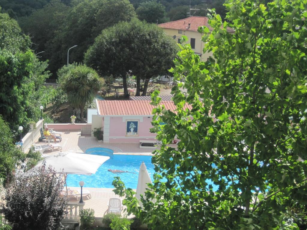 Bazén v ubytování Hotel Gioia Garden nebo v jeho okolí