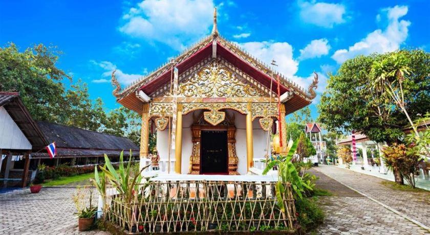 a small building in front of a building at Feel good in Pai
