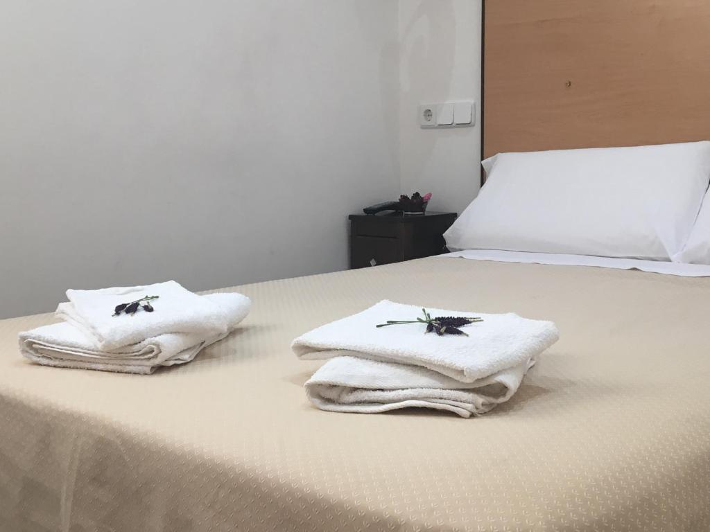 Postel nebo postele na pokoji v ubytování Hostal R. Lido