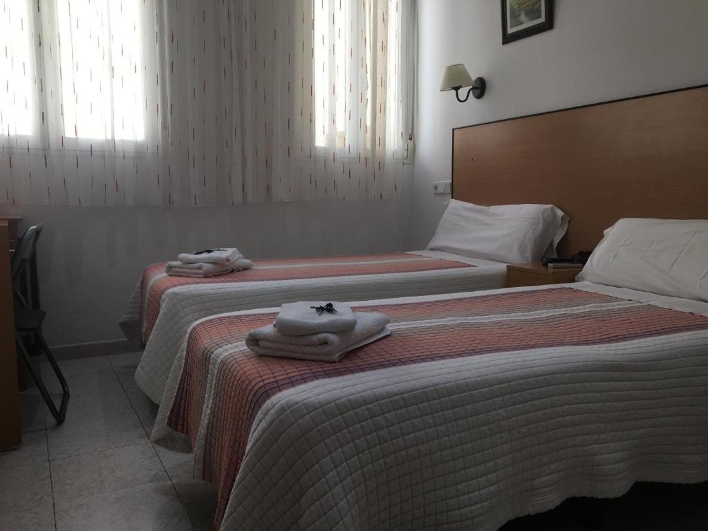 Postel nebo postele na pokoji v ubytování Hostal R. Lido