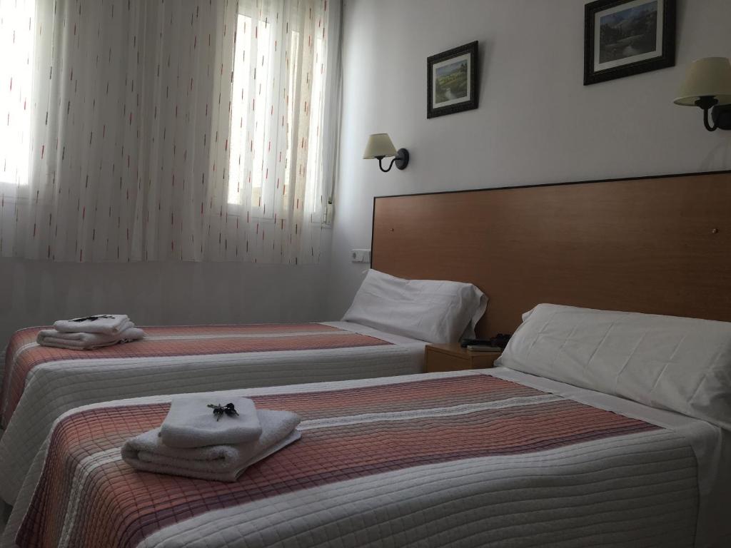 Postel nebo postele na pokoji v ubytování Hostal R. Lido