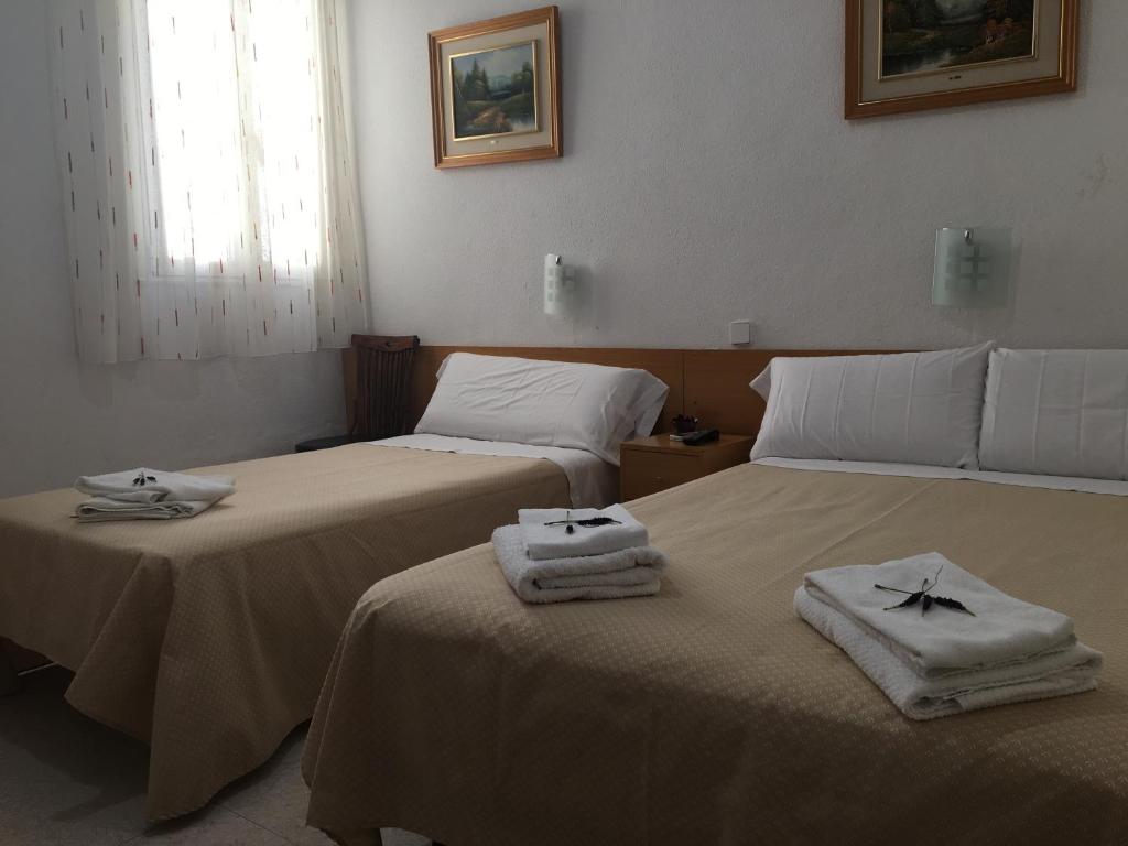 Postel nebo postele na pokoji v ubytování Hostal R. Lido