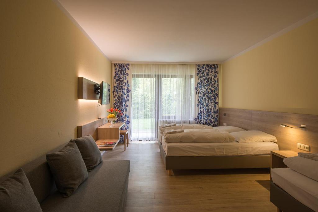 Postel nebo postele na pokoji v ubytování Ahorn Hotel