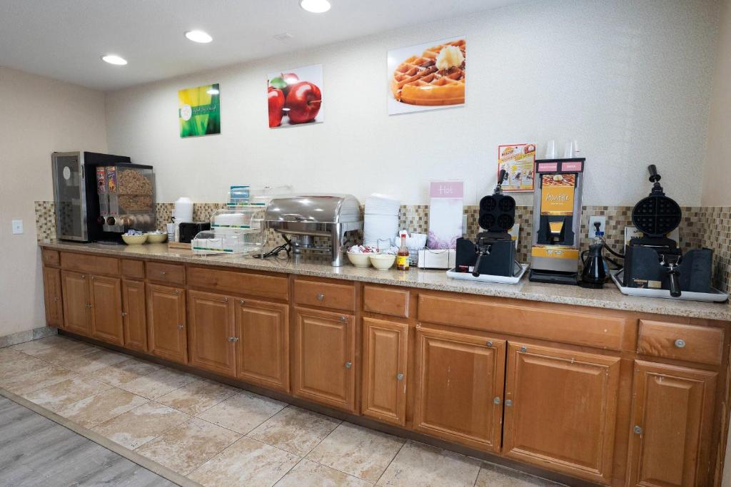 Quality Inn & Suites Sun Prairie Madison East photo