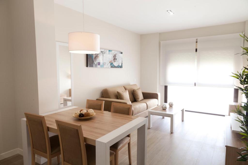 A seating area at Apartamentos Pinar Malaga Centro