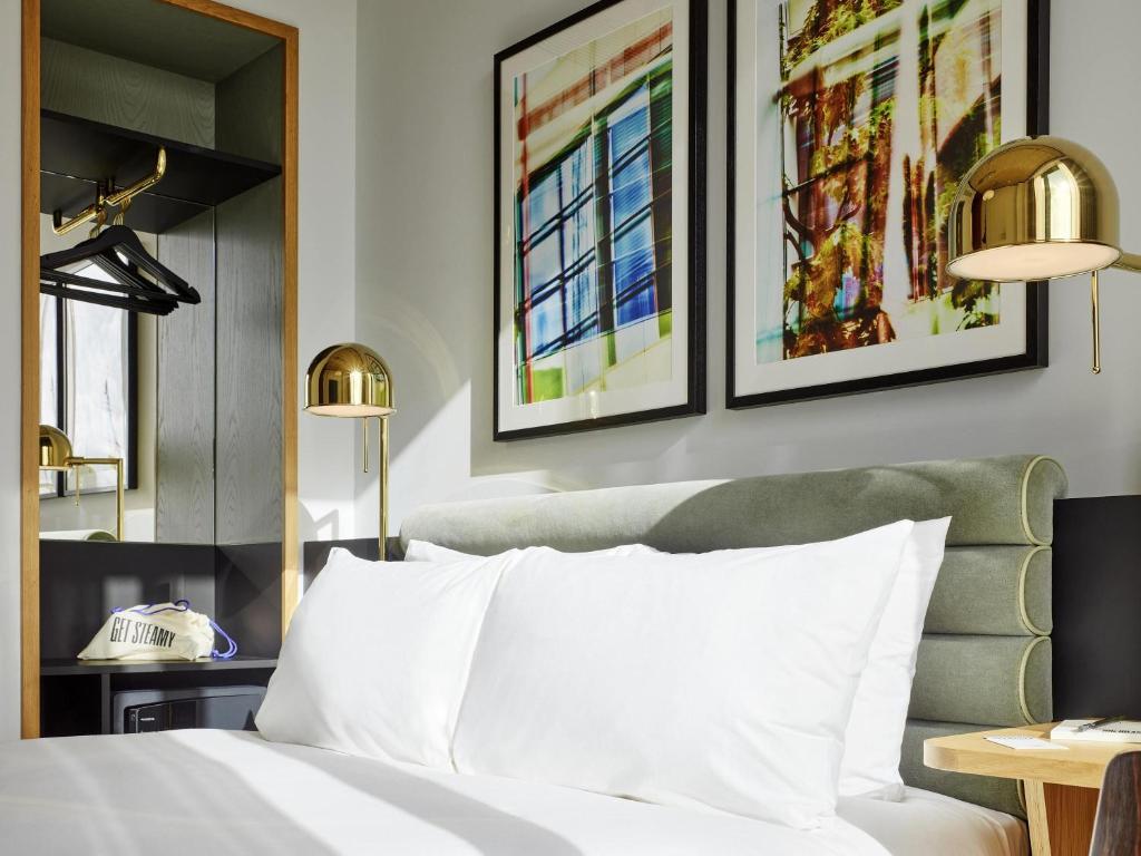 TRIBE London Canary Wharf - Resim 14