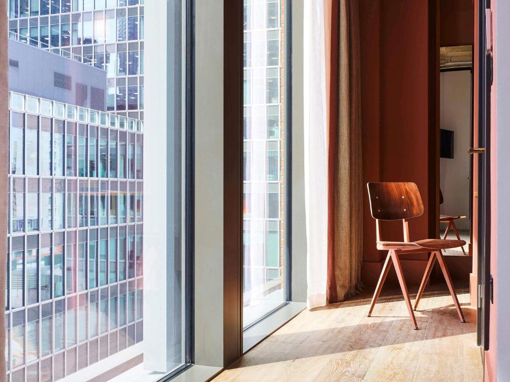 TRIBE London Canary Wharf - Resim 21