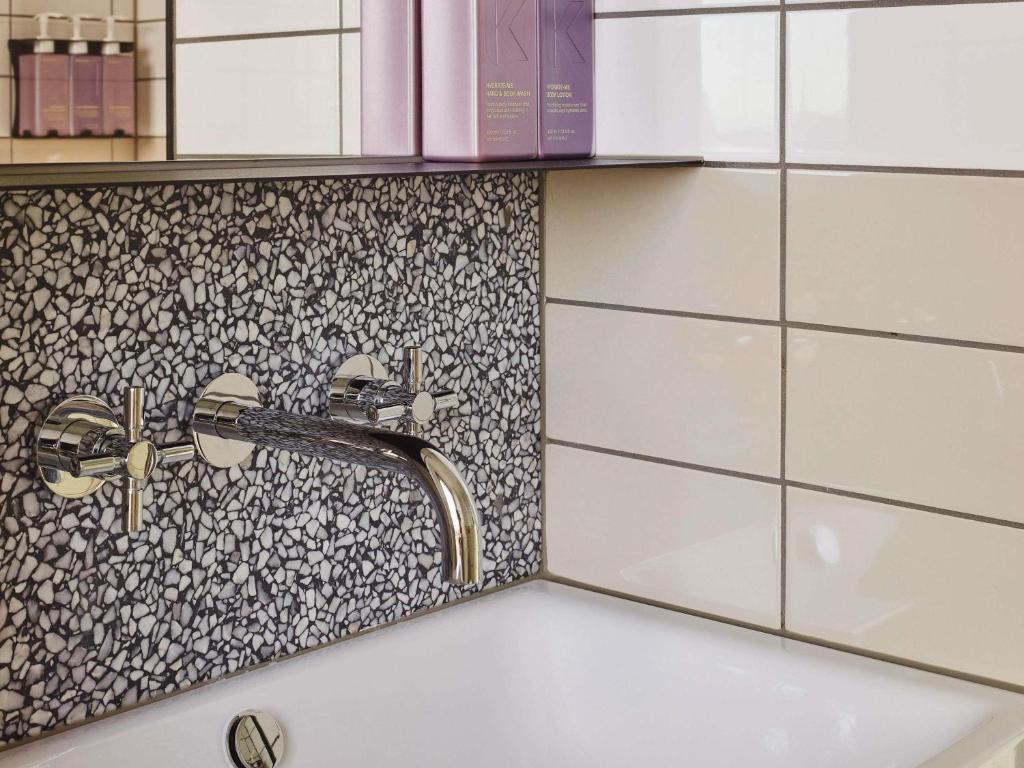 TRIBE London Canary Wharf - Resim 29