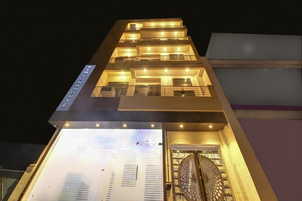 Fotografie z fotogalerie ubytování OYO Townhouse 1123 Kalyanpur Metro v destinaci Kaliānpur