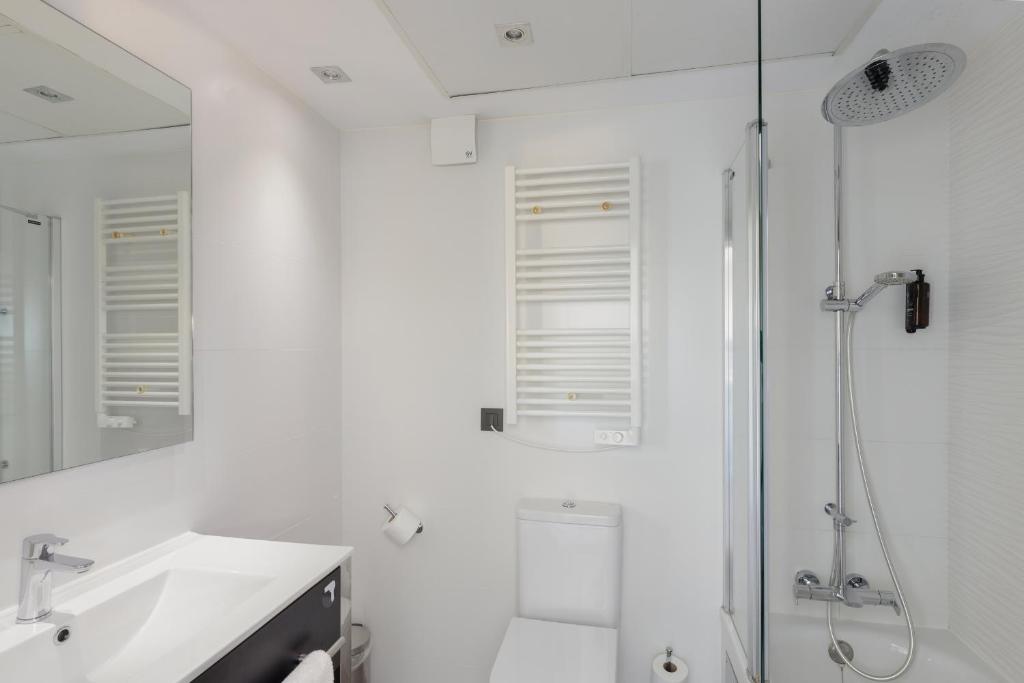 Hotel Reina Cristina - 11