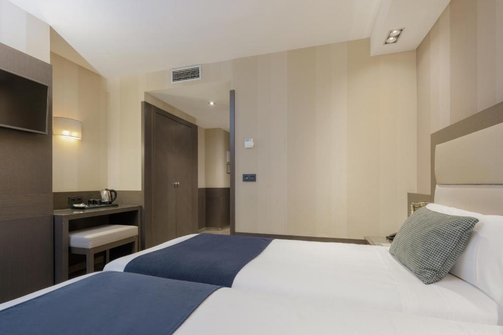 Hotel Reina Cristina - 5