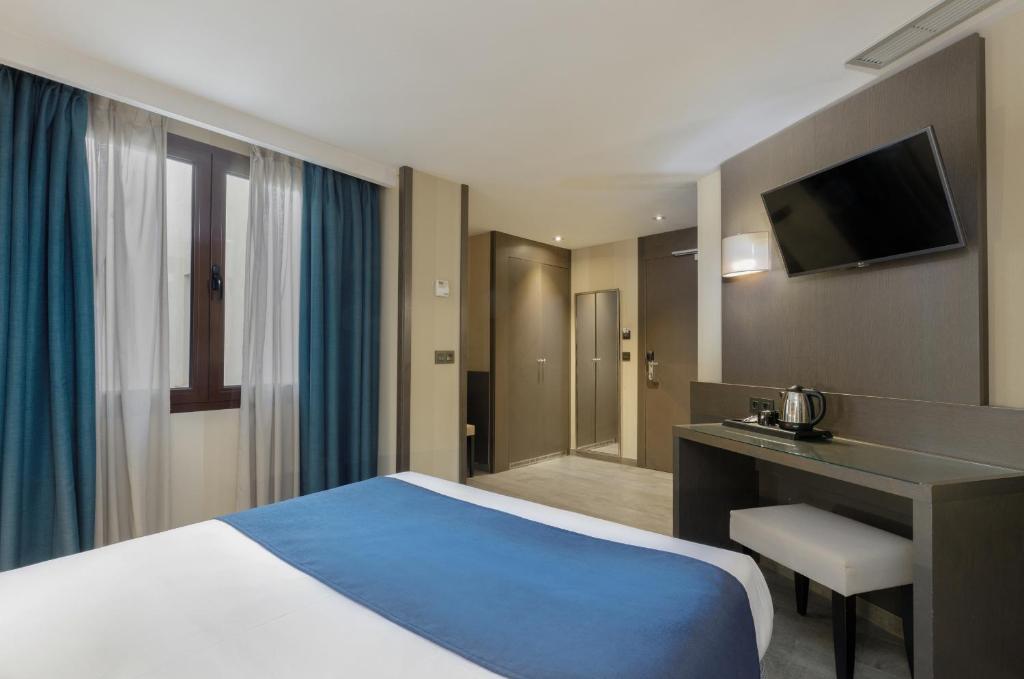 Hotel Reina Cristina - 6