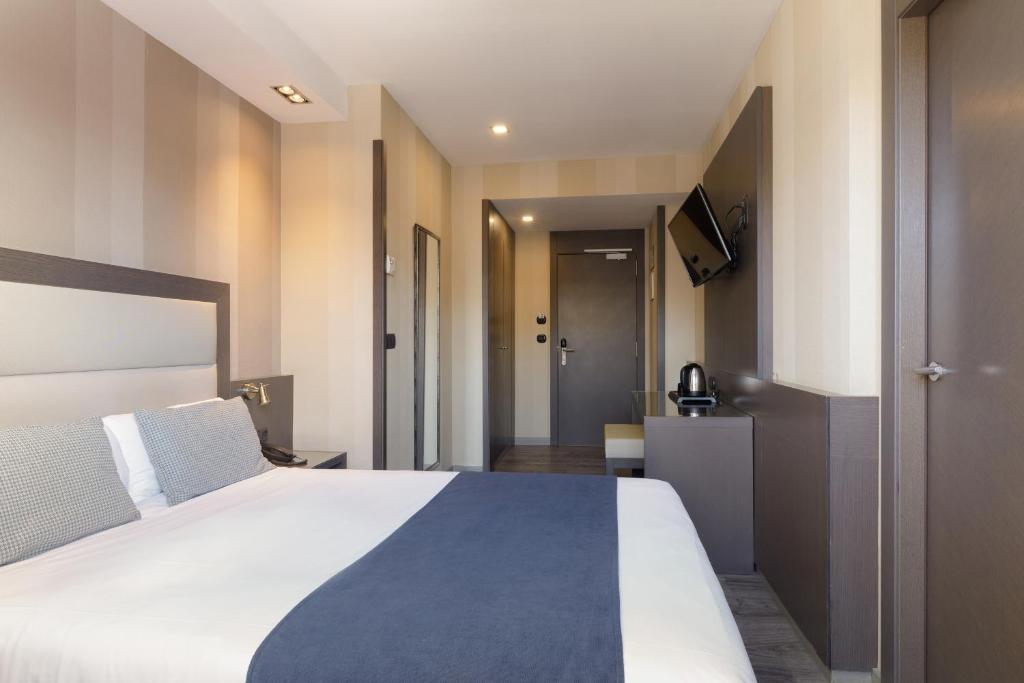 Hotel Reina Cristina - 8