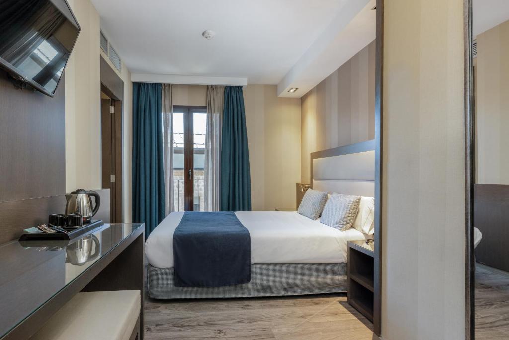 Hotel Reina Cristina - 4