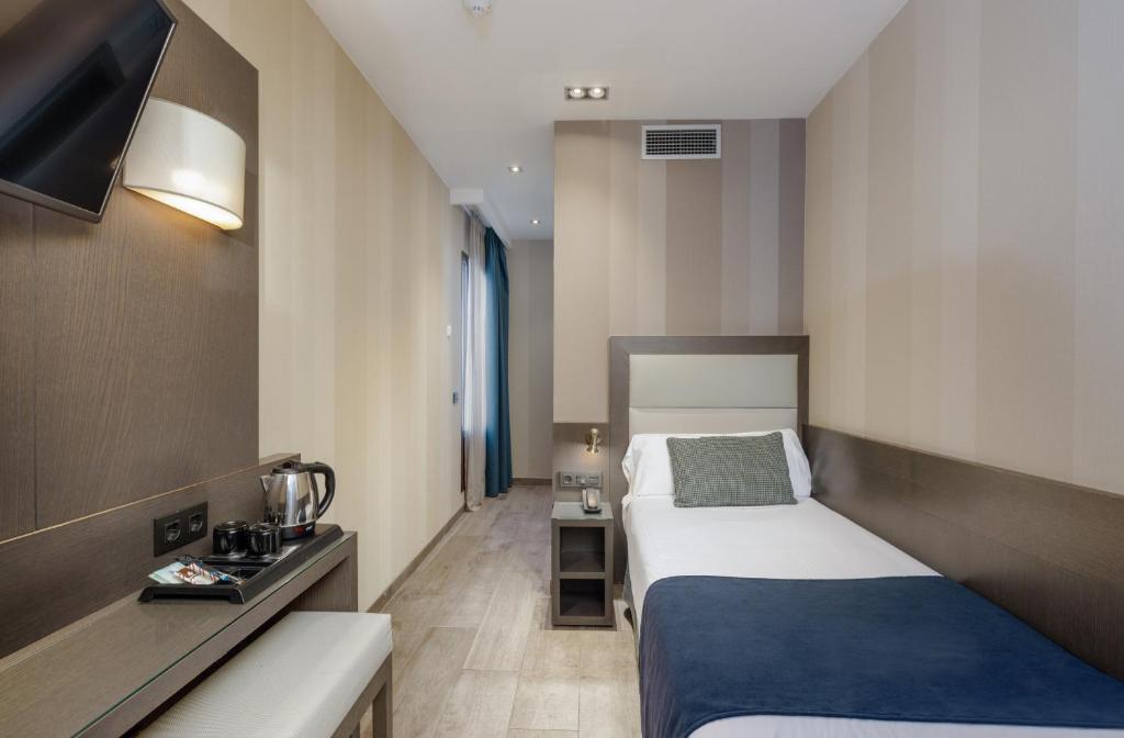 Hotel Reina Cristina - 12