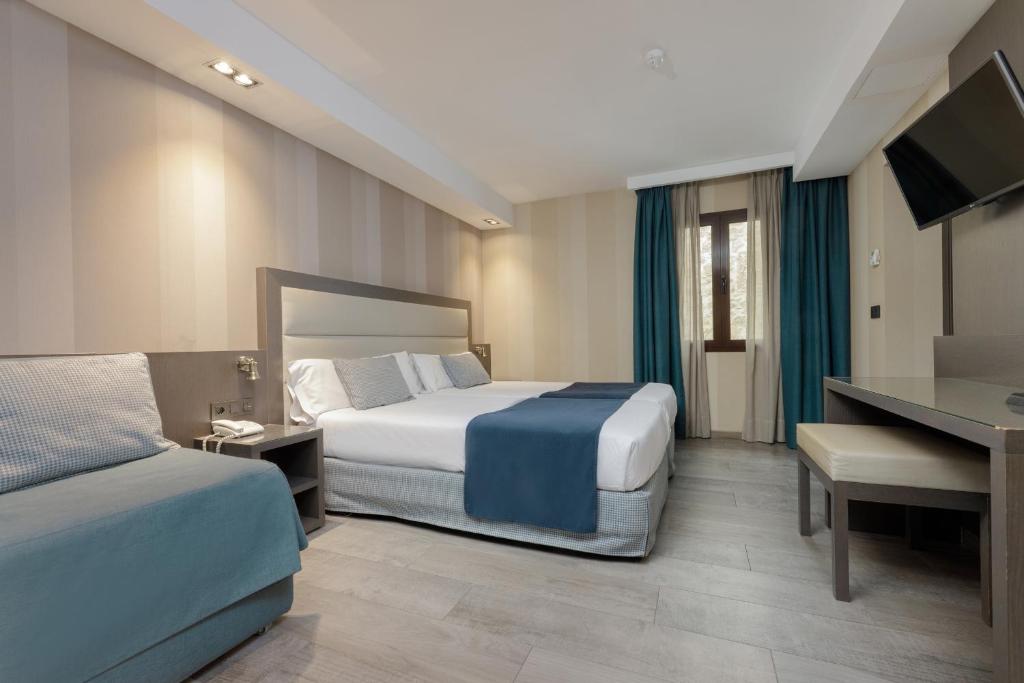 Hotel Reina Cristina - 16