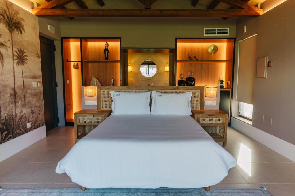 1930 Boutique Hotel - 8