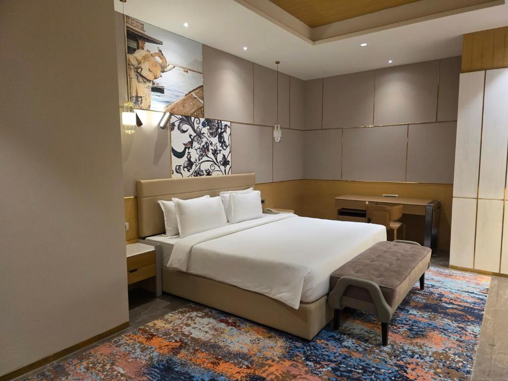 Postel nebo postele na pokoji v ubytování Grand Continent Luxury Collection