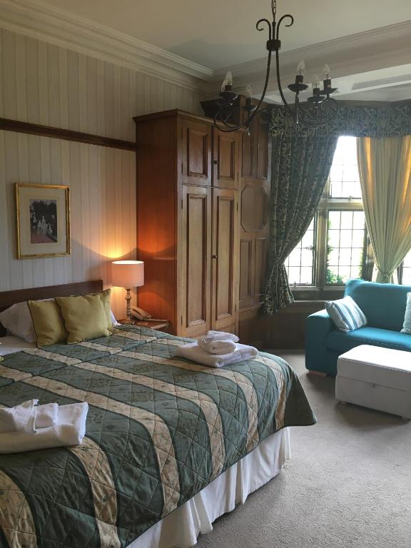 Dunsley Hall Country House Hotel - 