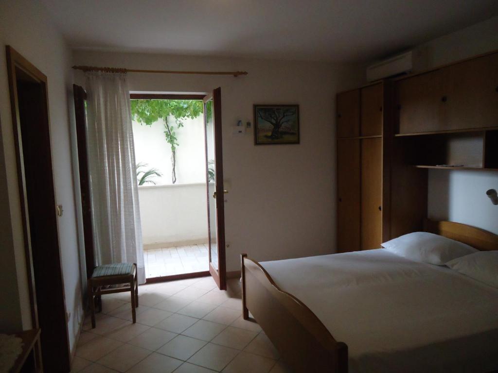 Apartments Marica - Two-Bedroom Apartment With Terrace And Sea View