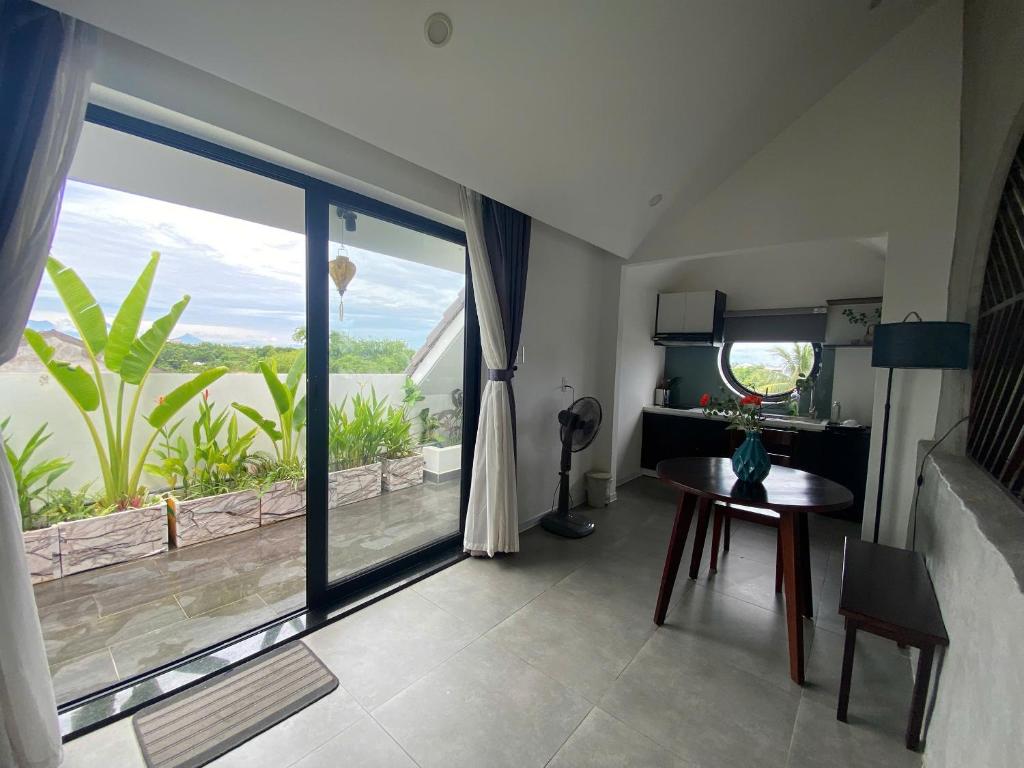 Charm Champion Villa Hoian - 14